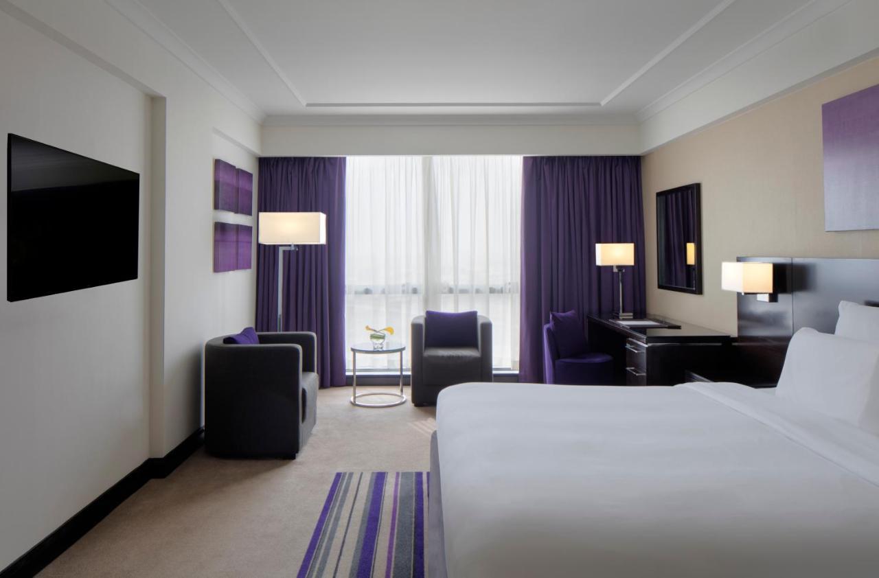 Pullman Dubai Creek City Centre Extérieur photo A room at the hotel